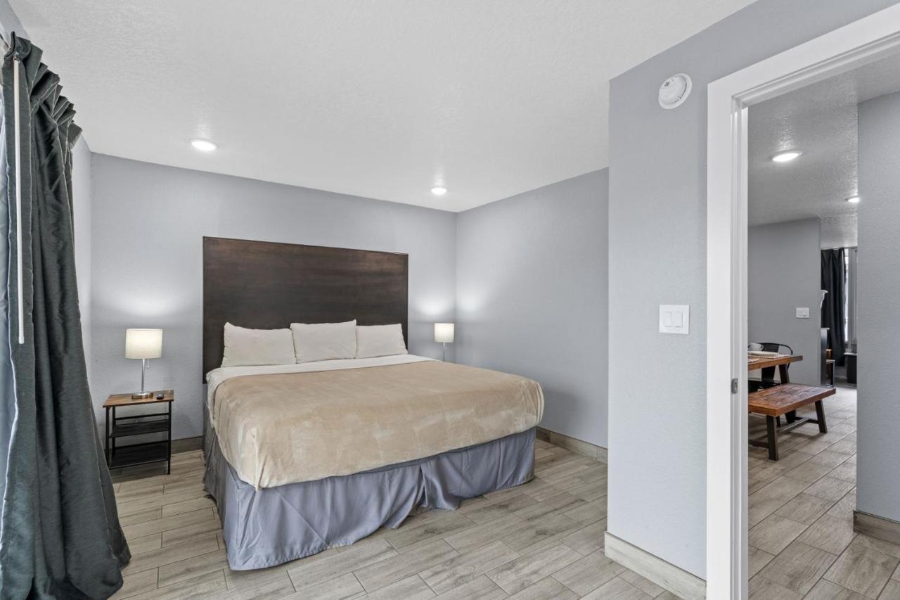 Superior Two-Bedroom Suite,1550057197:JPEG