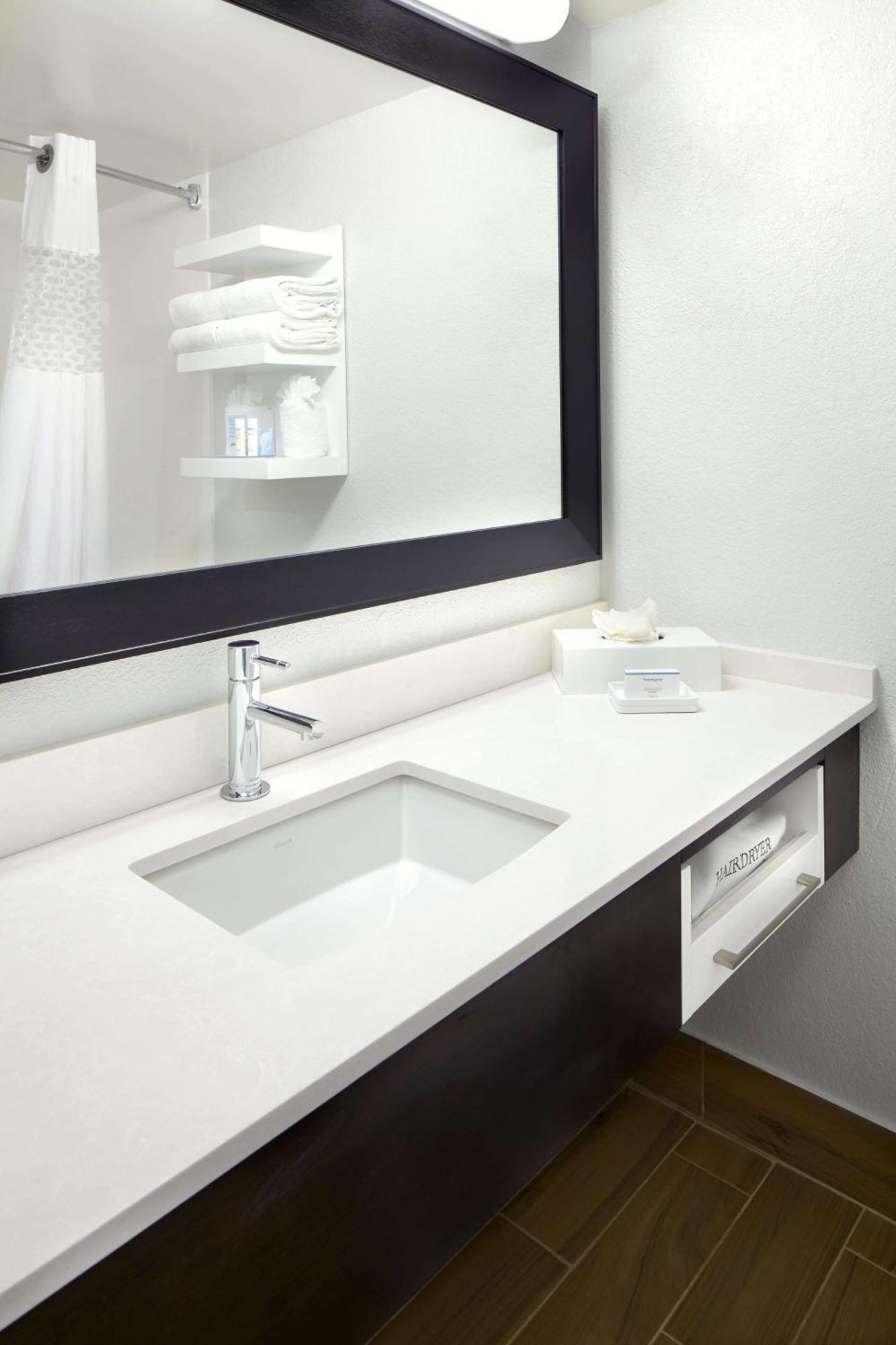 King Room with Sofa Bed and Study - Non-Smoking