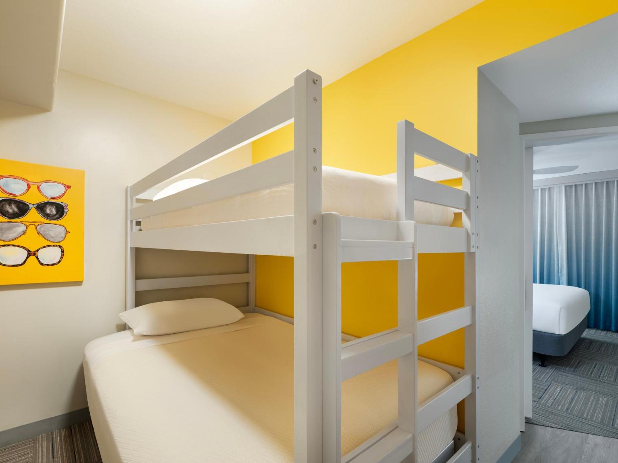 Three-Bedroom Suite,1595401987:JPEG