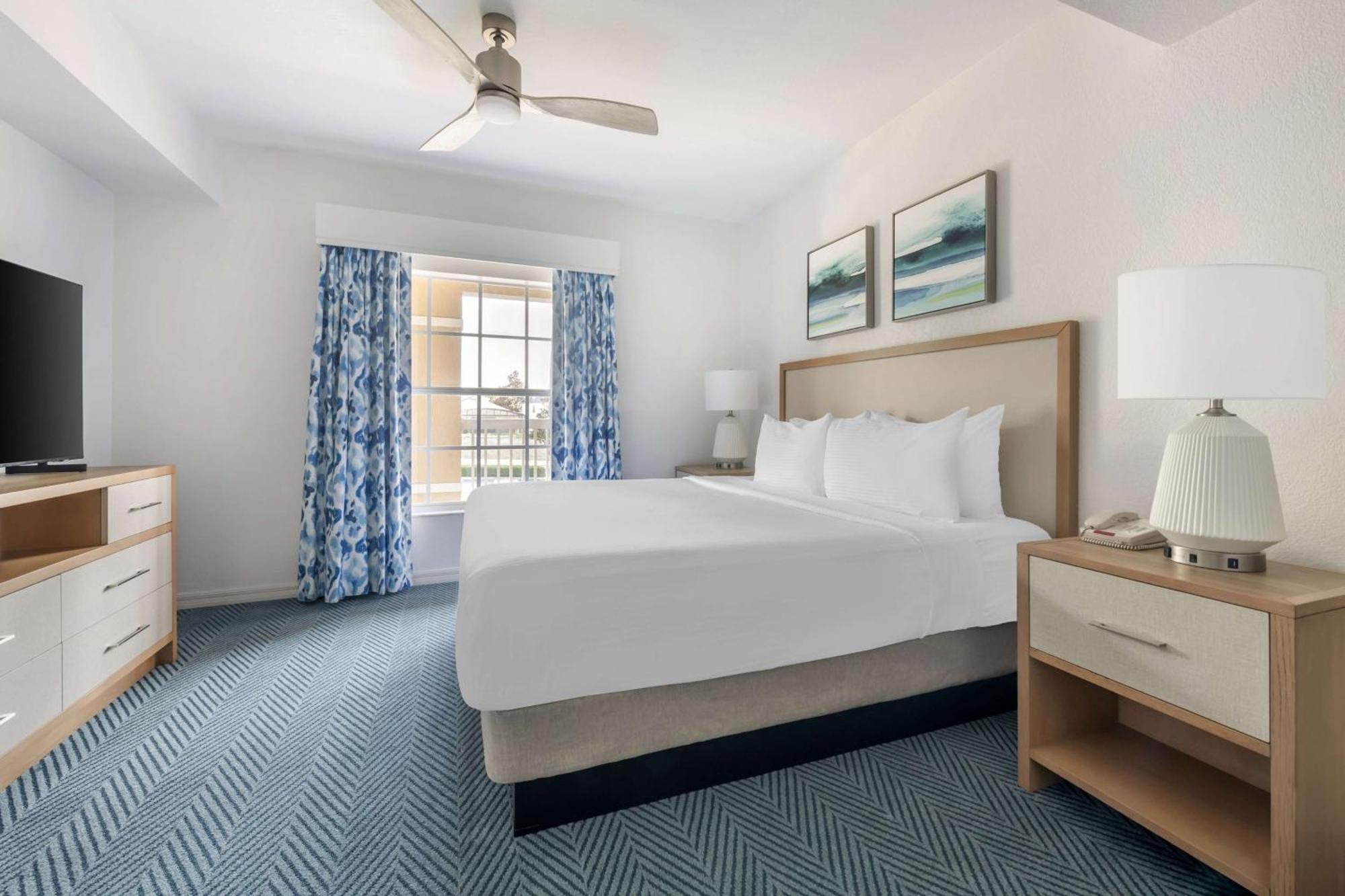 One Bedroom Queen Suite Plus