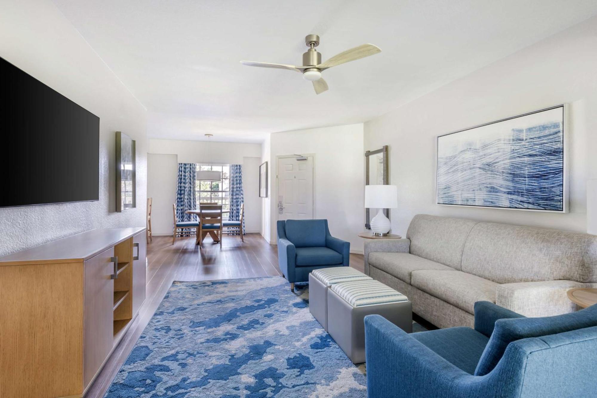 One-Bedroom Deluxe King Suite
