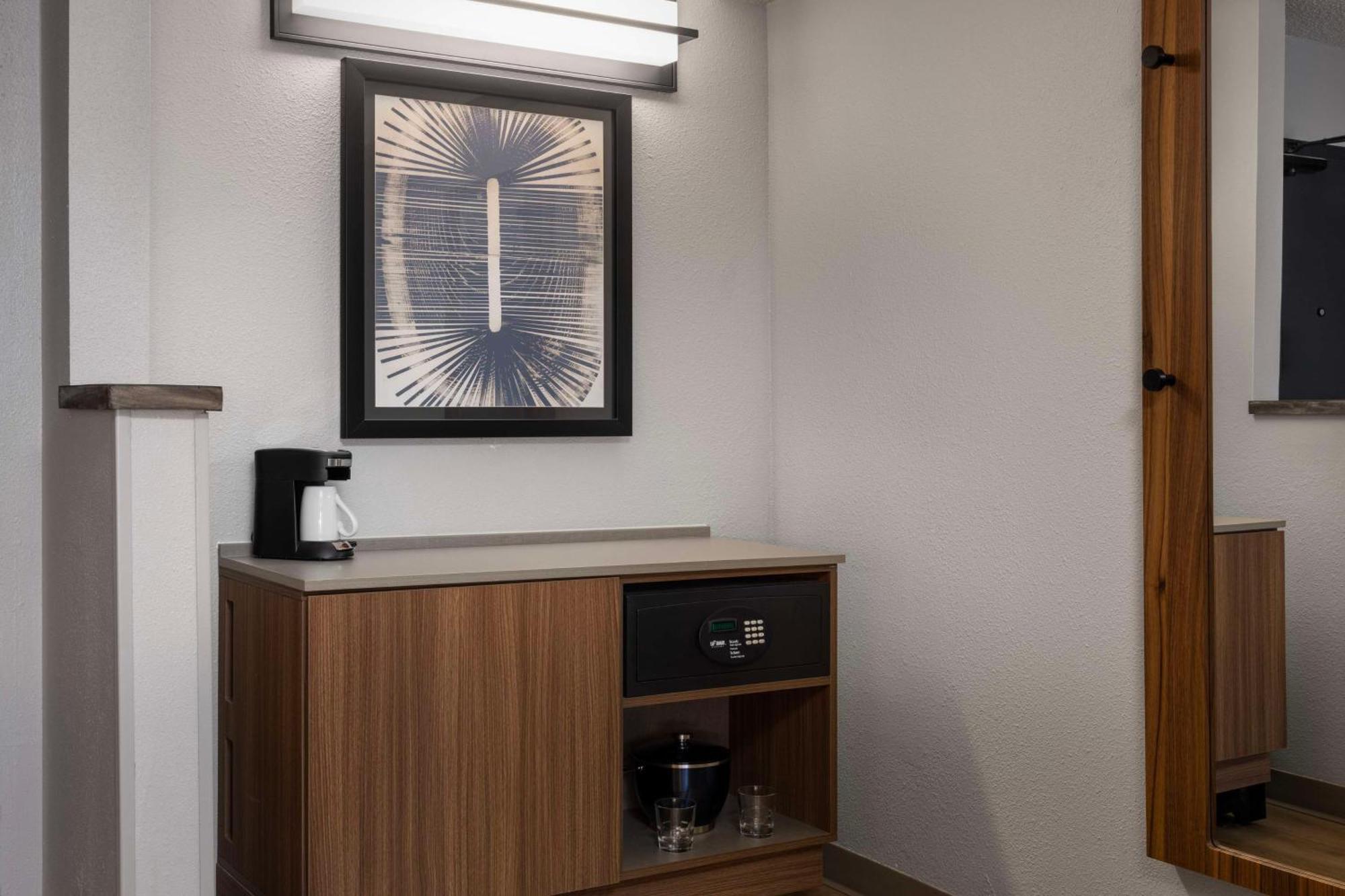 Kamer met 2 tweepersoonsbedden en een slaapbank