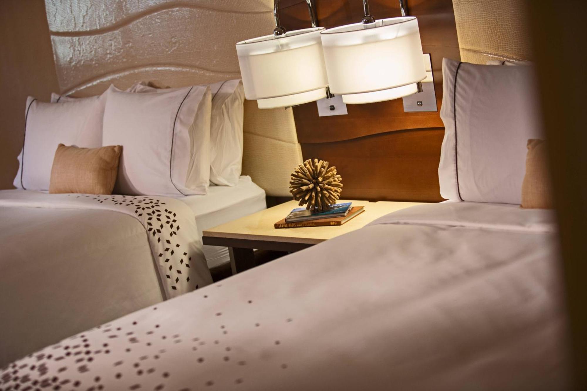 Queen Room with Two Queen Beds and Pool View,1632221268:JPEG