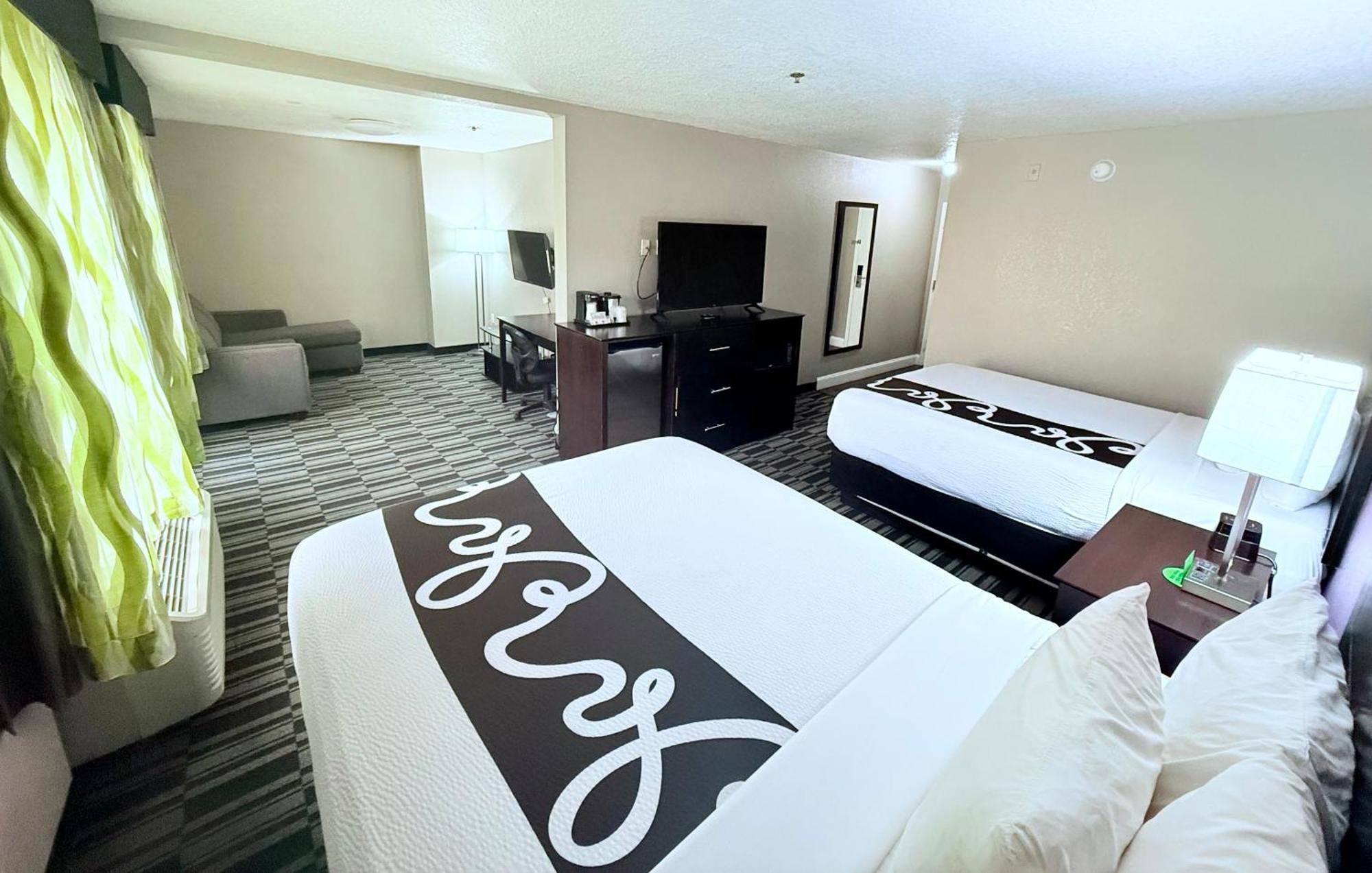 Deluxe Queen Room with Two Queen Beds - Non-Smoking