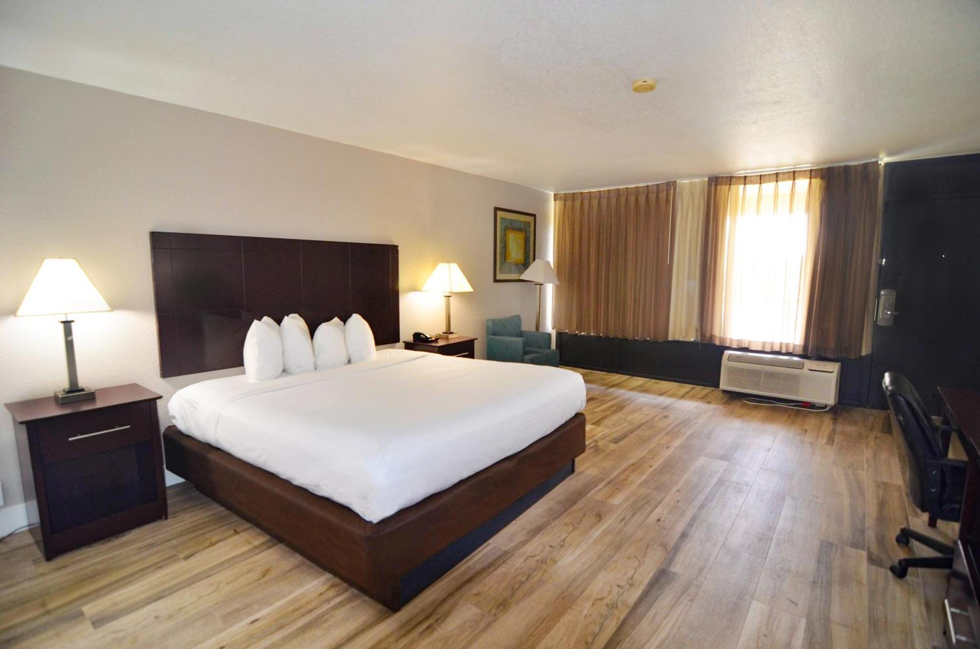 Nichtraucherzimmer mit Kingsize-Bett - barrierefrei