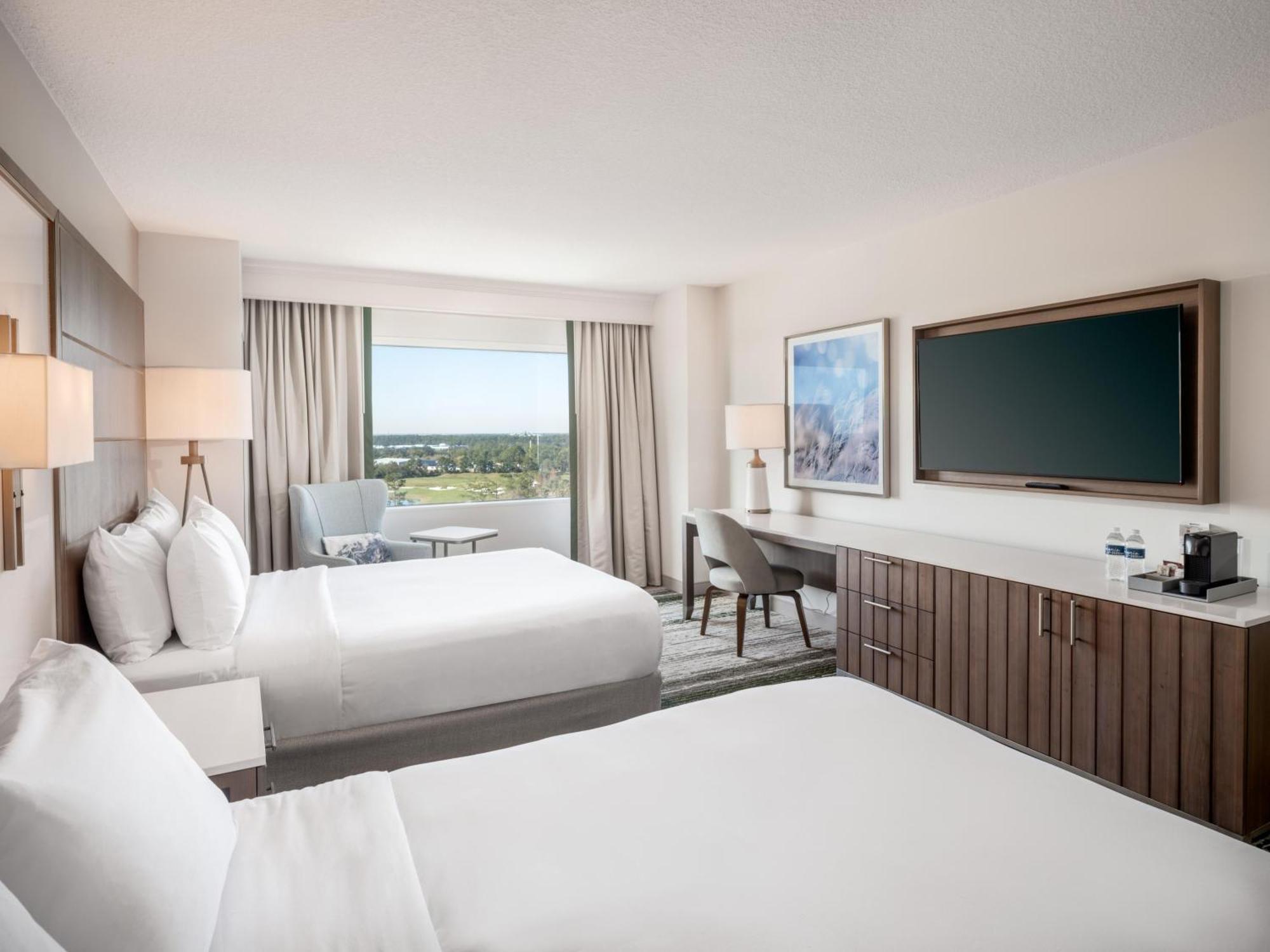 Chambre avec 2 Lits Queen-Size et Baignoire - Accessible aux Personnes à Mobilité Réduite