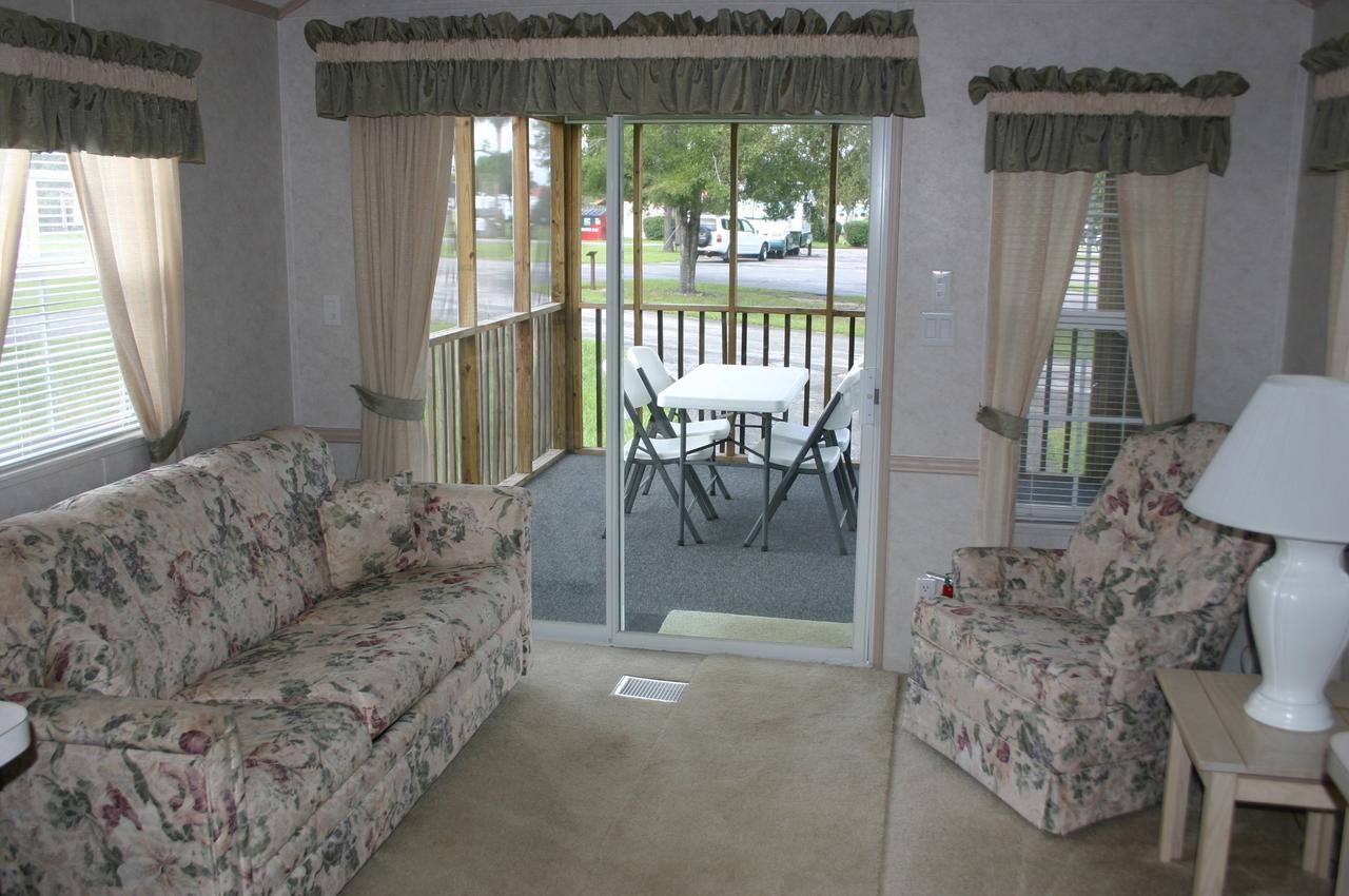 One-Bedroom Park Model Cabin,687444009:JPEG