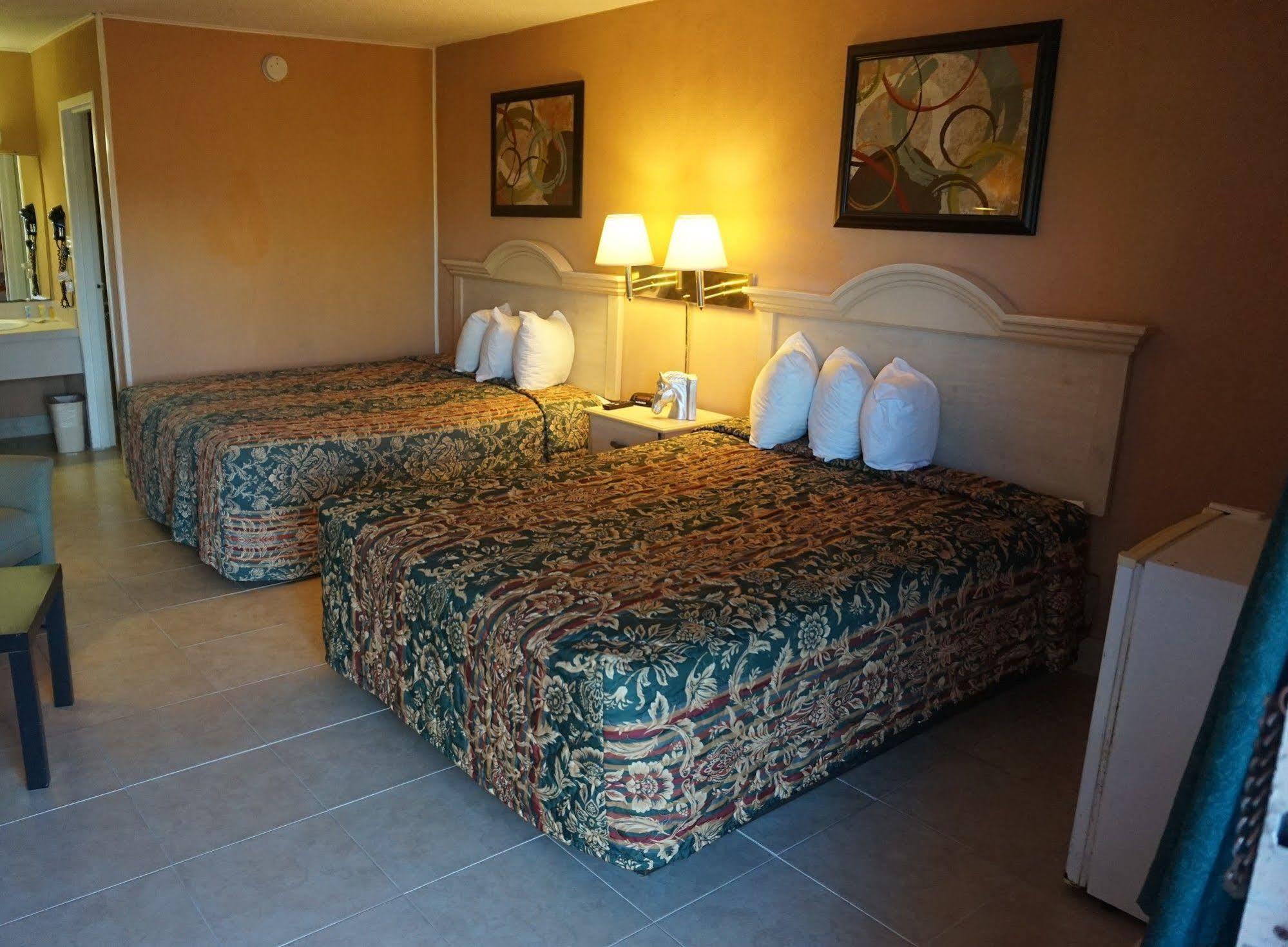 Zimmer mit 2 Queensize-Betten
