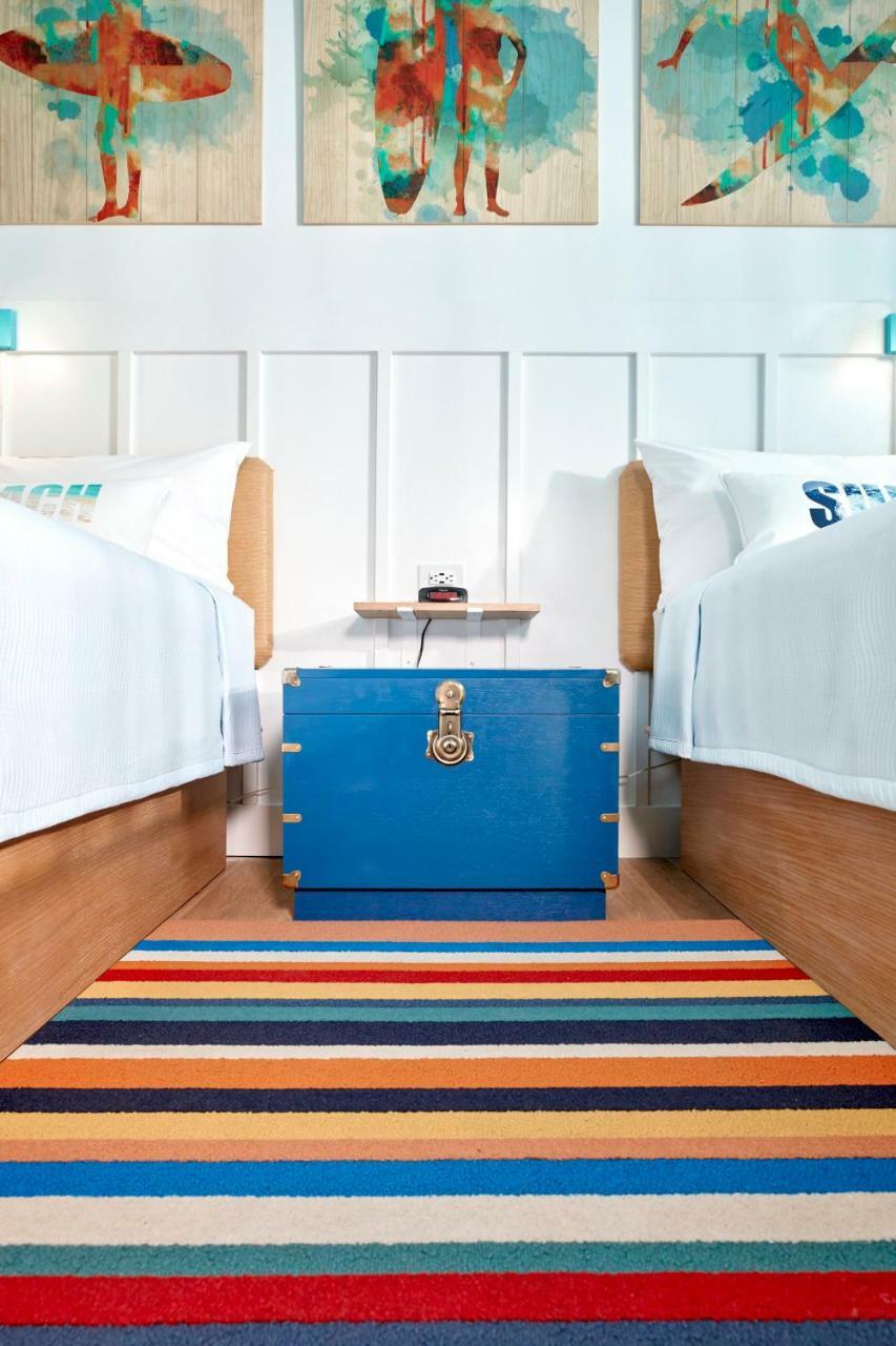 Standard 2 Queen Room (Includes Early Park Admission*)