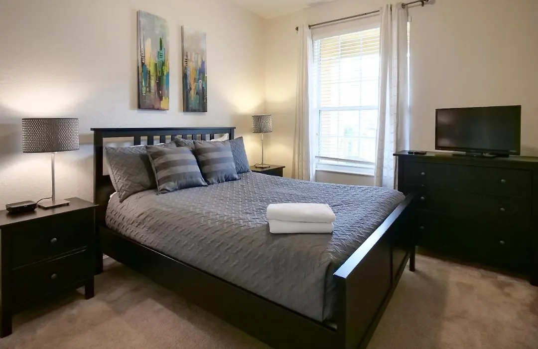 3Br 2Bath Condo Balcony 5Min Conv Center 1388Ft-1