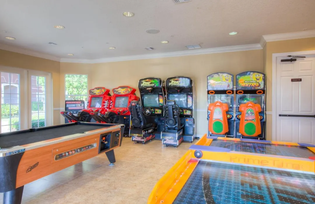 Spacious Lakeview Condo, Near Theme Parks-1