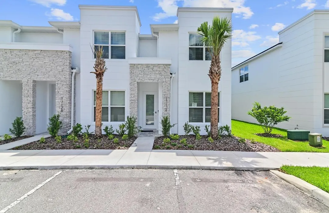 New Cozy & Spacious Townhouse Near Disney - 4Br, 3Fb, And Pool-1