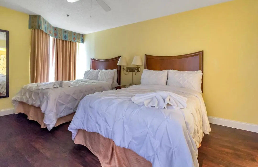 Studio With Double Bed And Community Pool Miles From Disney!-1