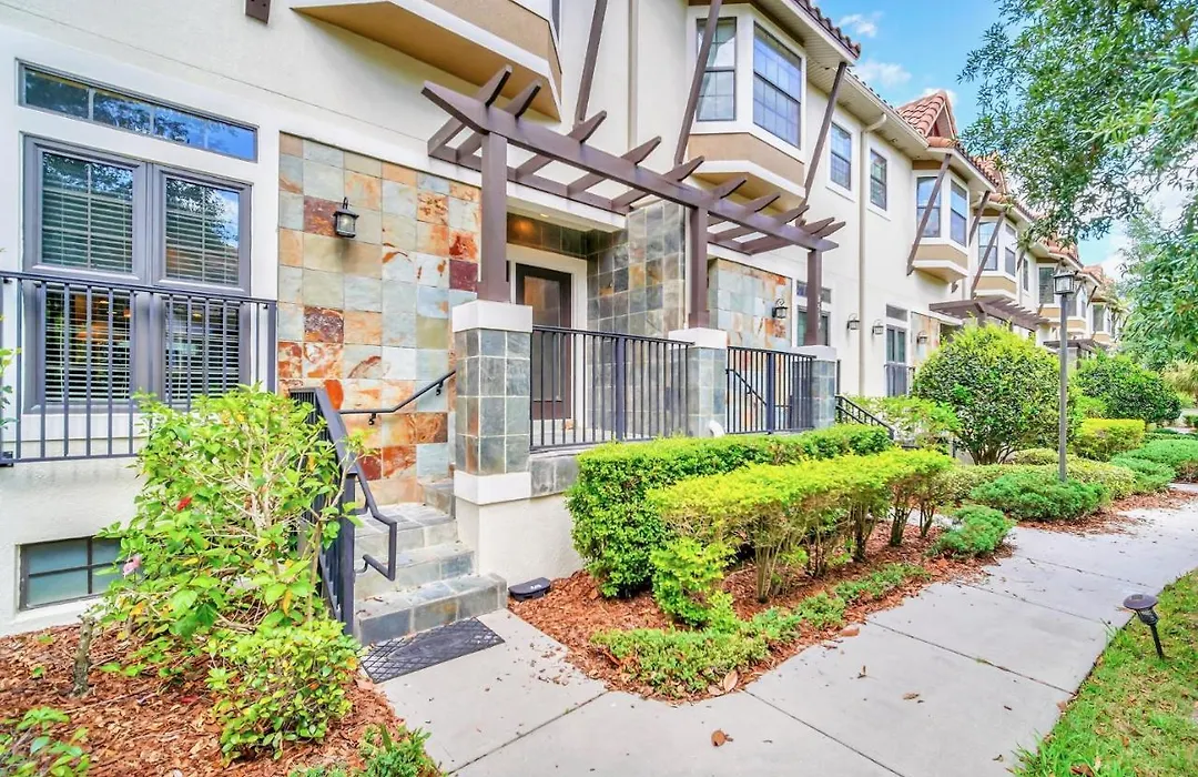 Near Disney - 4Br Townhome - Resort & Pool Access-1