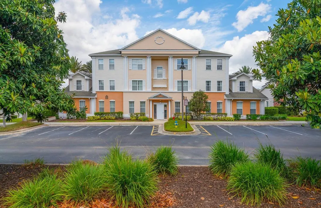 7673 - Beautiful 3 Bedroom Apartment-1