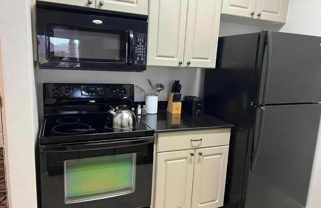 Amazing 1 Bedroom Resort 2 Miles From Universal-1