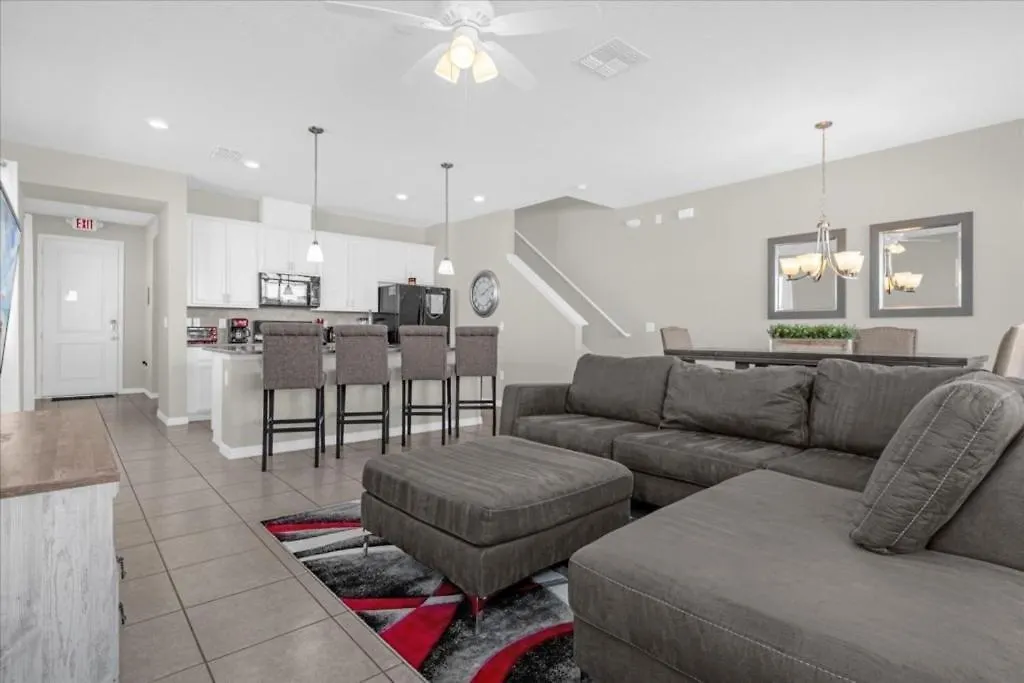 4 Bedrooms - 3,5 Bathrooms - Compass Bay 5117 Kw-1