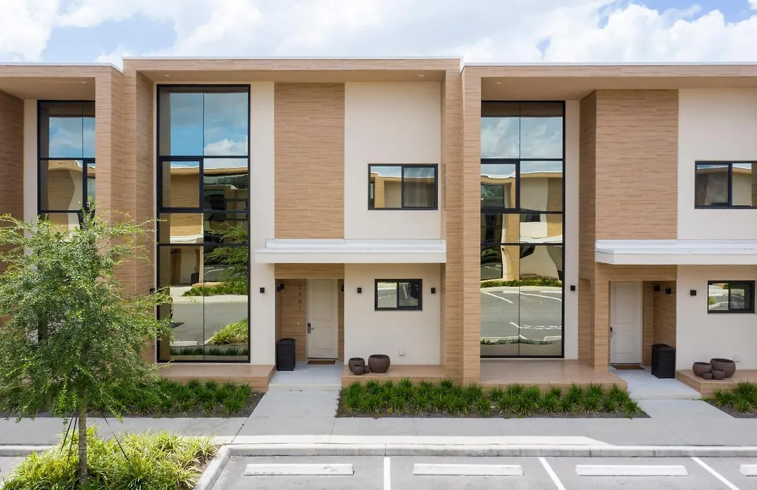 Luxury 4 Bedroom Home Close To Disney 7487-1