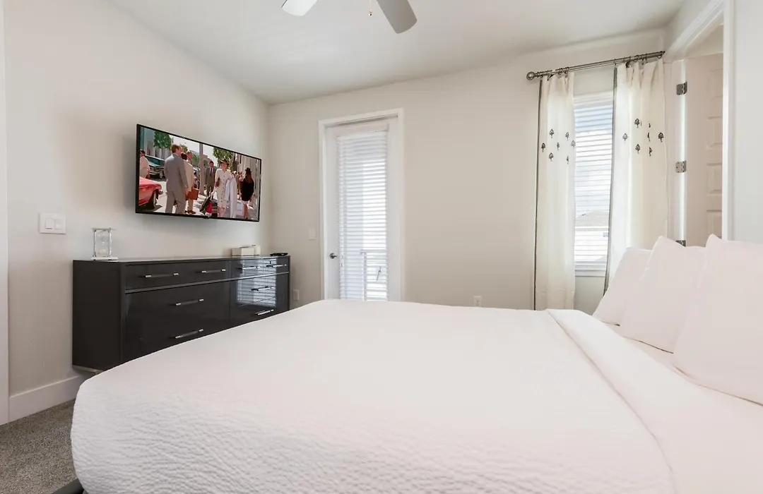 Chic Home With Private Pool With Waterpark & Resort Access Near Disney World At Encore Resort - 7706Ff-1