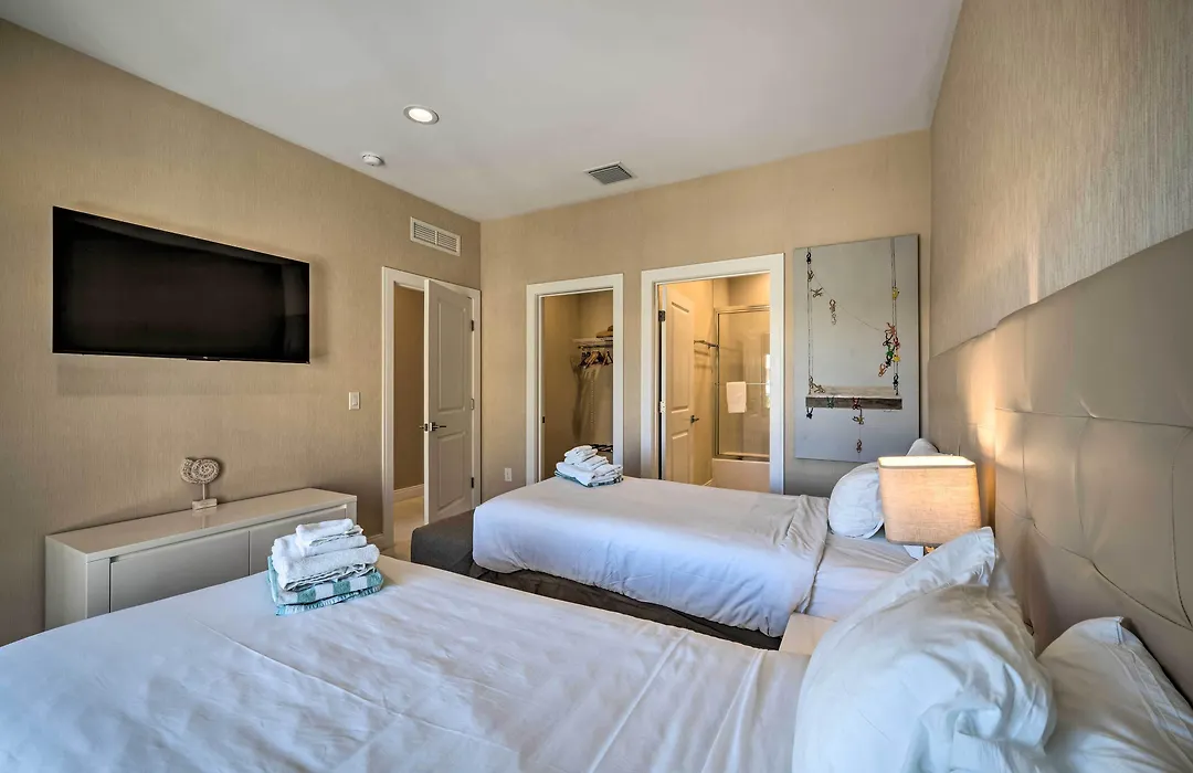Upscale Townhome Close To Walt Disney World!-1