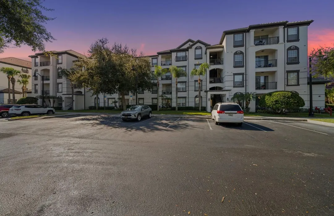 Deluxe 3 Bedroom Apartment 404-1