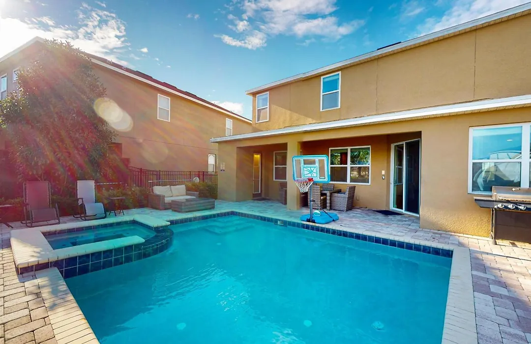 Charming 6 Bdrm Home With Open Living At Encore-1