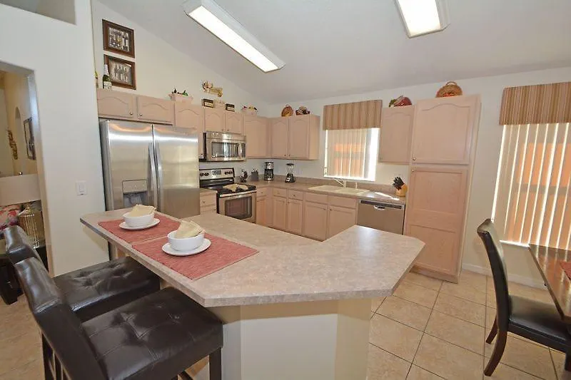 Stunning 5 Bed Pool Home In Indian Creek Kissimmee Fl-1
