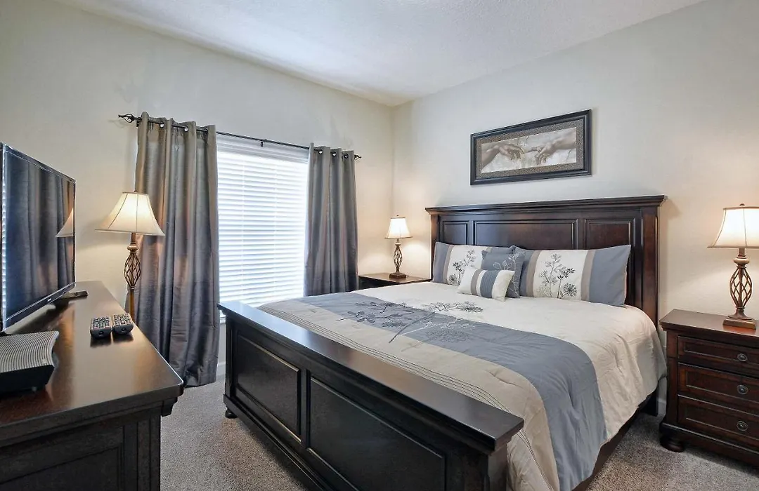 Storey Lake- 4 Bedroom Townhome W/Spashpool-1616St-1