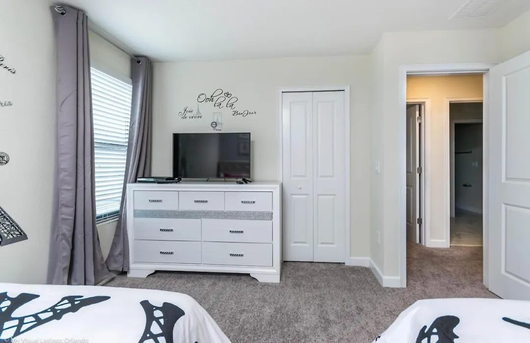 Luxury Lake View 8 Bedroom Villa With Games Room-1