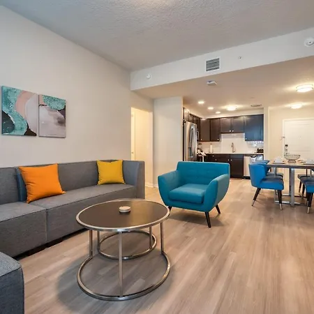 Comfortable Home With Balcony Near Universal Parks-3