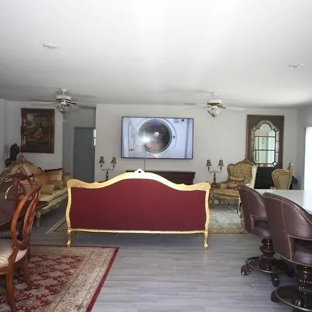 A beautiful queen bedroom-2