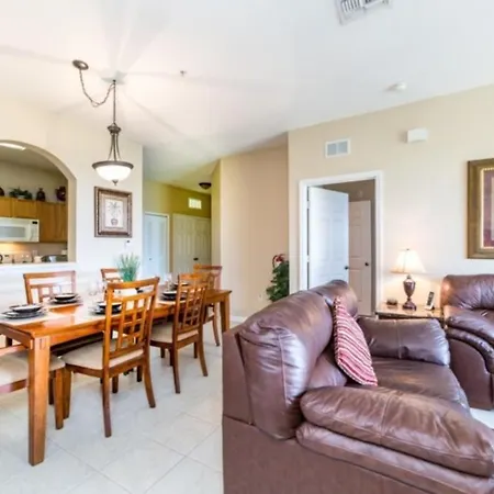 Stylish 3 Bedroom 2 Bathroom Condo In Windsor Hills- 5 Minutes From Disney Townhouse-2