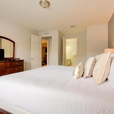 Cozy Condo Wprivate Balcony In Vista Cay Resort-3