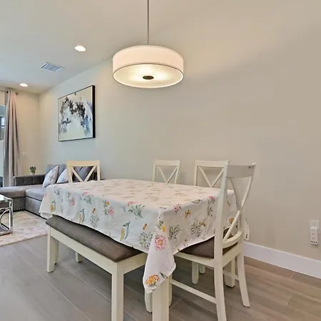 New Spacious & Tranquil Townhouse Near Disney - 4Br, 3Fb, And Pool-3