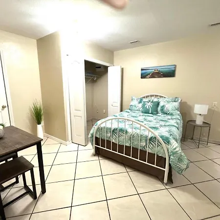 Nice Space With Separate Entrance-3