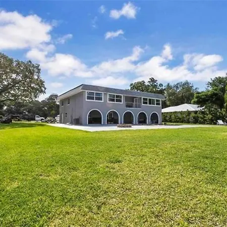 Stunning Lake Front House Near Disney & Universal-3