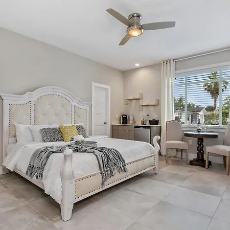 Centrally Located Guest Suite Retreat-2