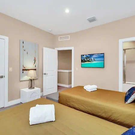 Luxury Villa Less Than A Mile From Disneyworld -Bonus Elevator--2