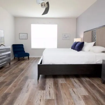 New! Stunning Vista Cay Lake View Excellence Near All Parks, And Walk To The Convention Center-2