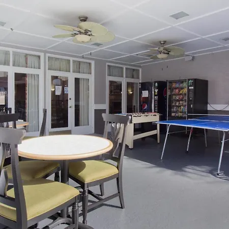 Studio With Double Bed And Community Pool Miles From Disney!-2