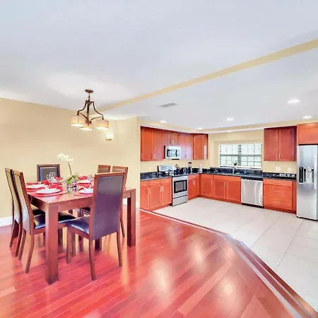 Near Disney - 4Br Townhome - Resort & Pool Access-2