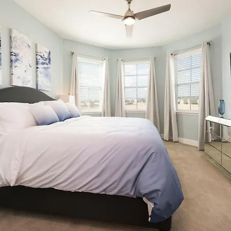 Sleep 22 In Disney Dream Home-3