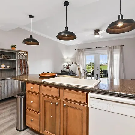 7673 - Beautiful 3 Bedroom Apartment-3