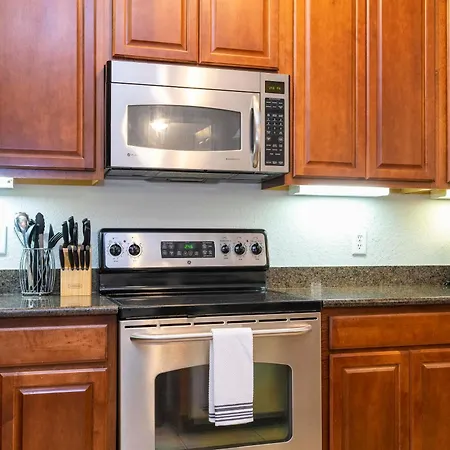 Renovated 4Br Condo 5Min Conv Center-3