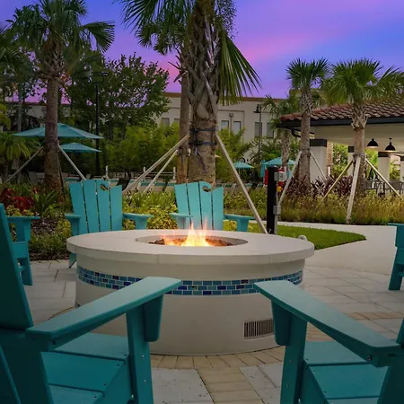 Stunning Top-Floor Condo, Next To Clubhouse-3