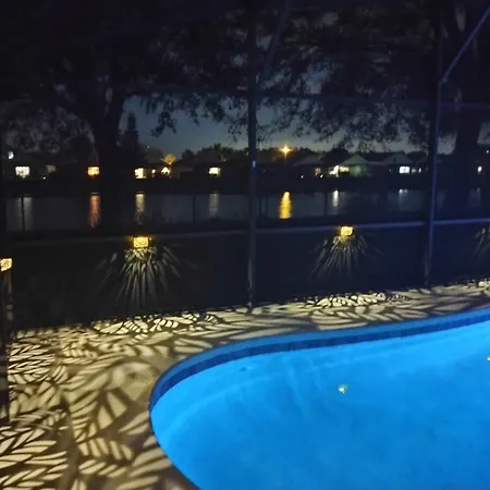 279 Square Meter Luxury Waterfront Home, Private Pool 15 Minutes From Disney!-2