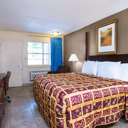 Knights Inn Orlando-3