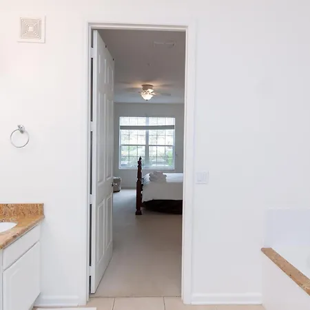 5Min Universal Spacious Condo Vc101-3