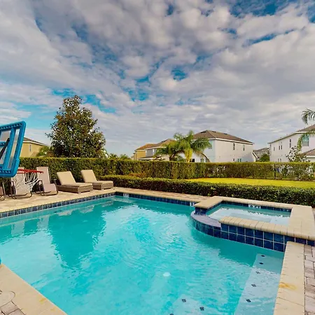 Charming 6 Bdrm Home With Open Living At Encore-3