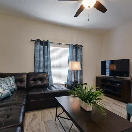 Storey Lake- 4 Bedroom Townhome W/Spashpool-1616St-3